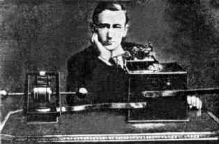 Г.Маркони со своей аппаратурой в год прибытия в Англию (1896 г.)